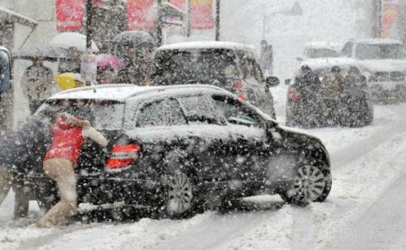 Снегопады парализуют юг Украины