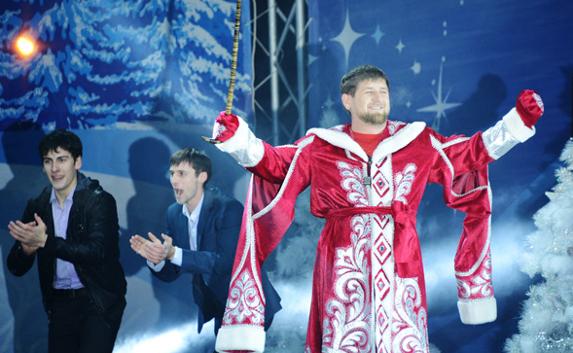 Кадыров встретил Новый год в костюме Деда Мороза