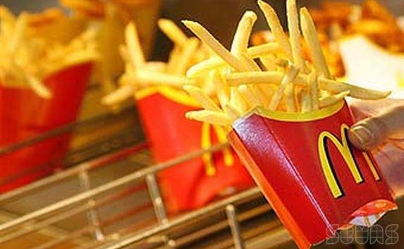 И вновь скандал в «McDonald's» Японии: зубы в картошке