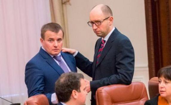 Яценюка «послал» министр, признавший Крым российским