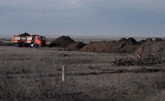 В России объяснили, зачем копают ров на Чонгаре