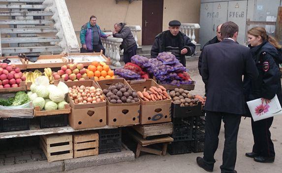 В Севастополе продолжают несанкционированную торговлю