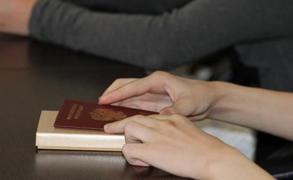Севастопольских подростков стали штрафовать за неполучение паспорта