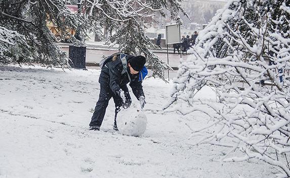 Снегопад в Севастополе: зима вновь напоминает о себе