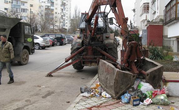 В «Путинских» домах мусор вывезли после публикации в СМИ