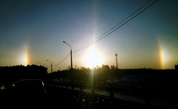 Жители Челябинска наблюдали над городом три солнца