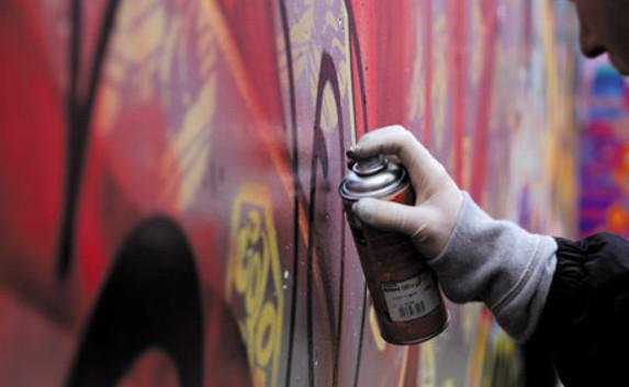 В Севастополе юношу осудят за граффити на стене туалета
