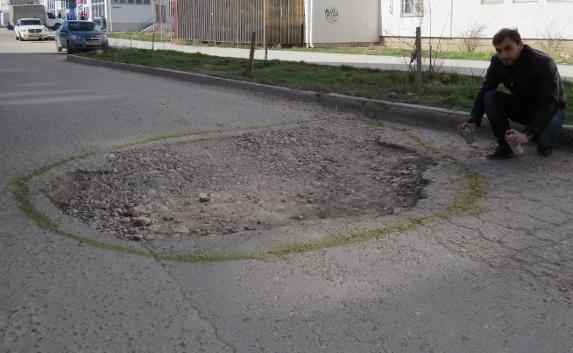 В Севастополе «ударят краской» по бездорожью и разгильдяйству