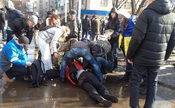 В Харькове на мирном шествии прогремел взрыв. Есть погибшие