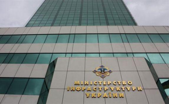Под зданием Мининфраструктуры в Киеве приготовили шины