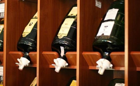 В Крыму хотят добиться отмены запрета на продажу вина «на розлив»