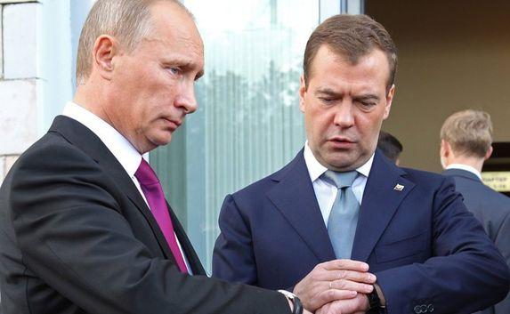 Путин сократил зарплату себе и Медведеву