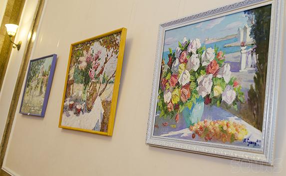 Открыта весенняя выставка живописи известных крымских художников 