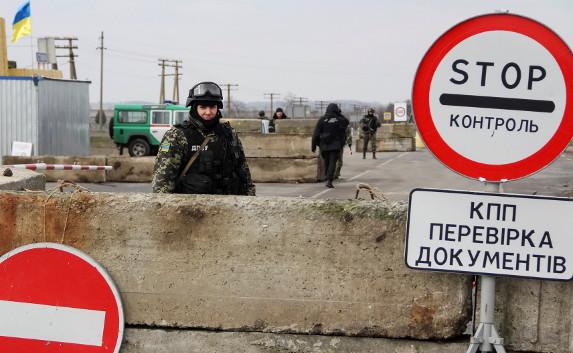 На границе Украины с Крымом стоят более тысячи грузовиков