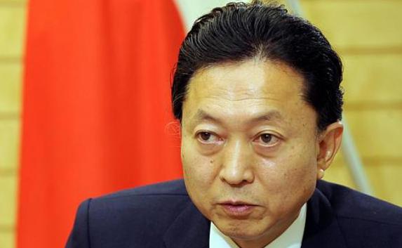 Экс-премьер Японии находится с визитом в Крыму