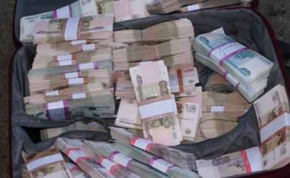 Крымчанину назначили 36 миллионов рублей штрафа за контрабанду денег