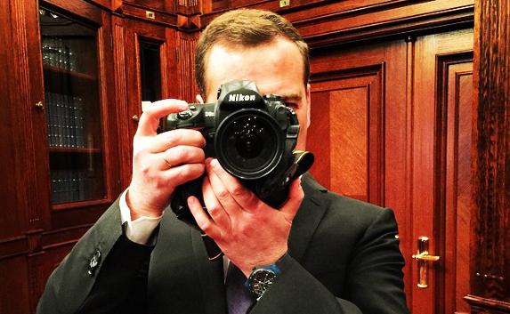 В Instagram Медведева уже миллион подписчиков