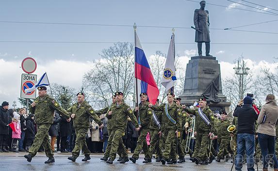 В Севастополе состоялся парад в честь воссоединения с Россией