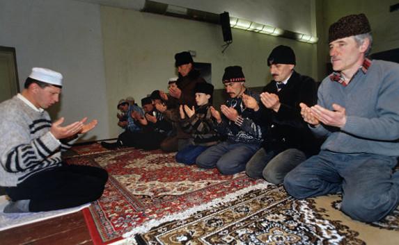 Песков: Крымские татары имеют одинаковые права с крымчанами