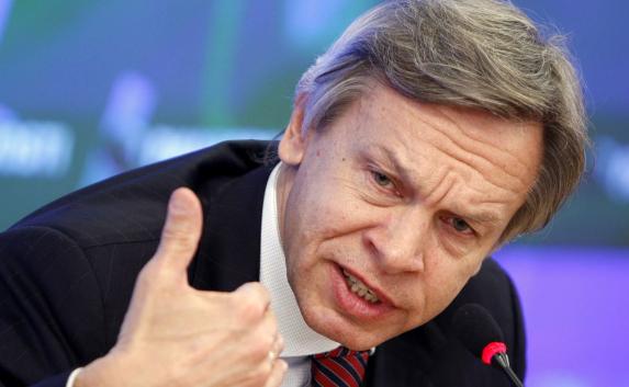 Пушков посоветовал Лондону «сделать паузу и скушать Твикс»