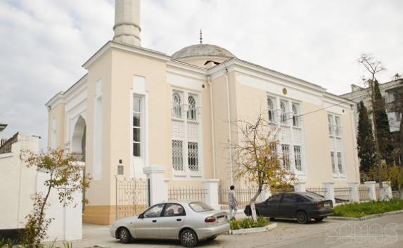 Передача мечетей муфтияту Крыма защитит общины от радикальных сект