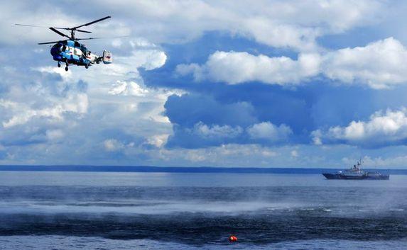 В Охотском море затонул рыболовецкий траулер. Десятки погибших