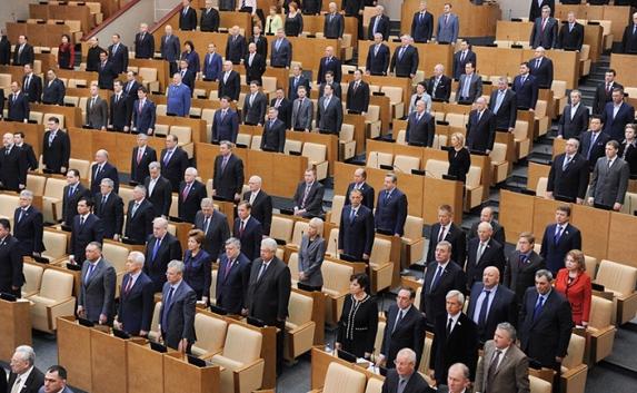 Путину пожаловались на депутатов Симферополя — ленятся петь гимн РФ