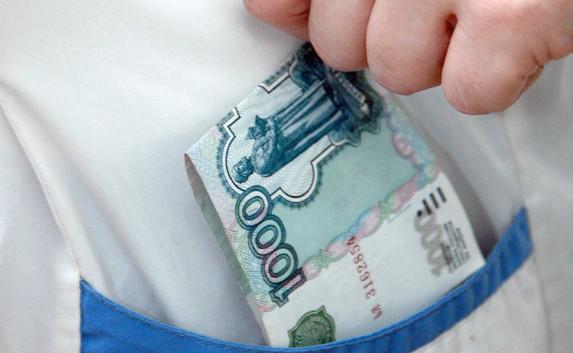 Крымские врачи стали зарабатывать в среднем по 36 тысяч рублей