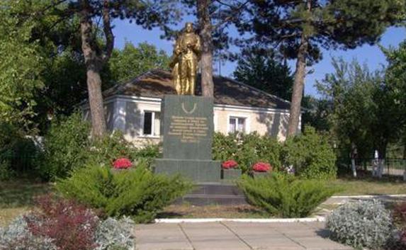 Госсовет Крыма за свой счёт восстановит братскую могилу