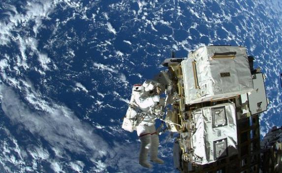Астронавты сделали уникальное видео-селфи в открытом космосе