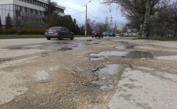 Каким дорогам Севастополя повезло с ремонтом в 2015-м?