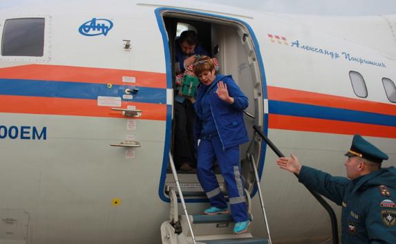 Троих больных детей из Симферополя самолётом доставили в Петербург