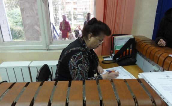 В школах Севастополя детей охраняют... бабушки-вахтёрши