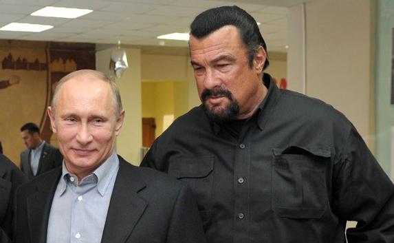 Путин предложил Стивену Сигалу стать почётным консулом России