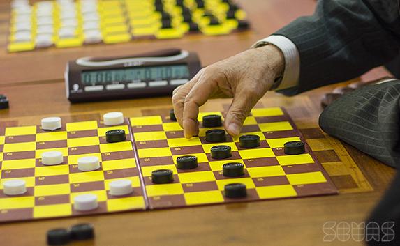 В Севастополе впервые проходит чемпионат по стоклеточным шашкам
