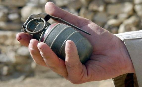 В Крыму пьяный мужчина угрожал полицейскому гранатой