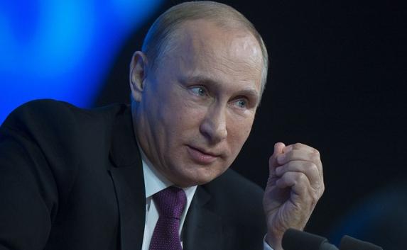 Путин поручил держать на контроле стоимость авиабилетов в Крым