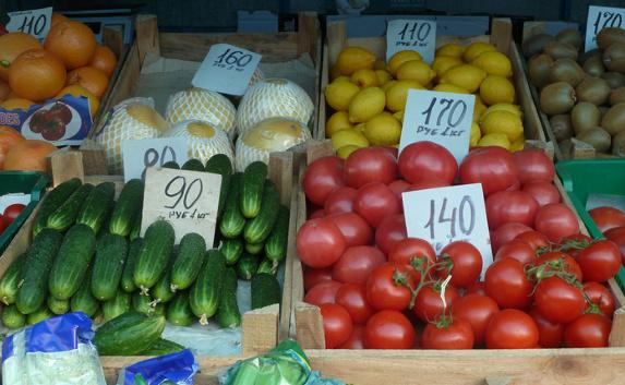 Сколько стоят овощи и фрукты на рынках Севастополя