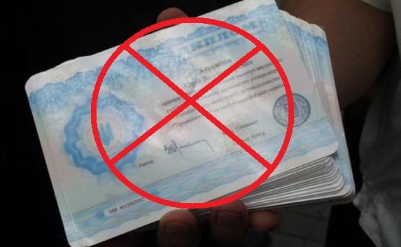 В Украине отменят выпуск пластиковых дипломов: дорого