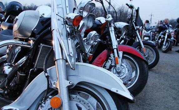 «Ночные волки» получили мотоциклы в подарок от фонда Кадырова