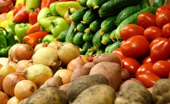 В Крым пропускают почти 90% украинских овощей и фруктов