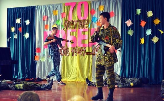 СМИ: В Донецке в школьной сценке имитировали бой с Нацгвардией