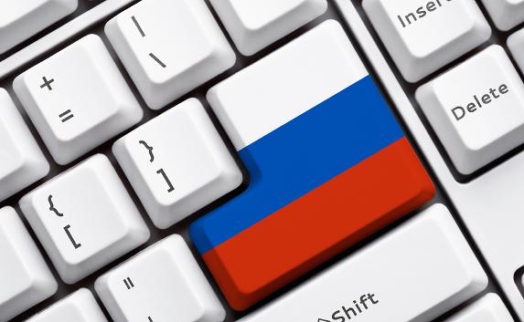 Путин поручил разработать программу развития Интернета в России