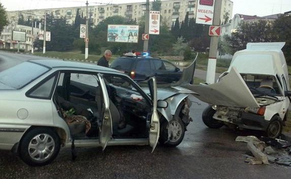 В Севастополе «пирожок» с водителем «навеселе» врезался в такси