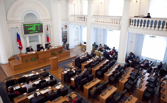 От прокурора потребовали защитить права детей Севастополя