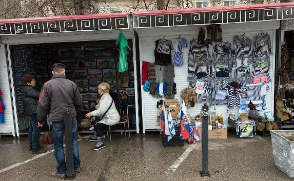 СМИ: Сувенирные ларьки в Балаклаве не мешают туристам