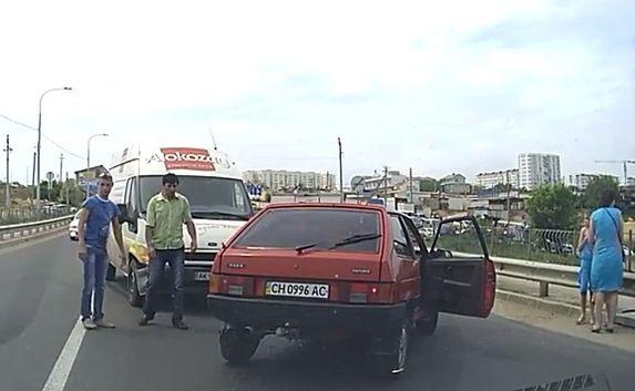 В Севастополе «восьмёрка» столкнулась с грузовым автобусом