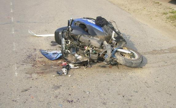 На крымской дороге в ДТП погибли водитель мопеда и его пассажир
