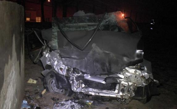 Ночью в Симферополе пьяный водитель врезался в столб