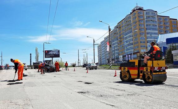 В Симферополе в 2015 году отремонтируют 9% дорог